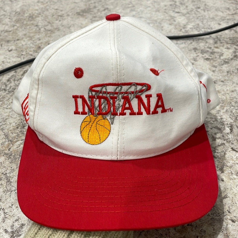 VINTAGE ADIDAS IU CREAM & CRIMSON BASEBALL HAT